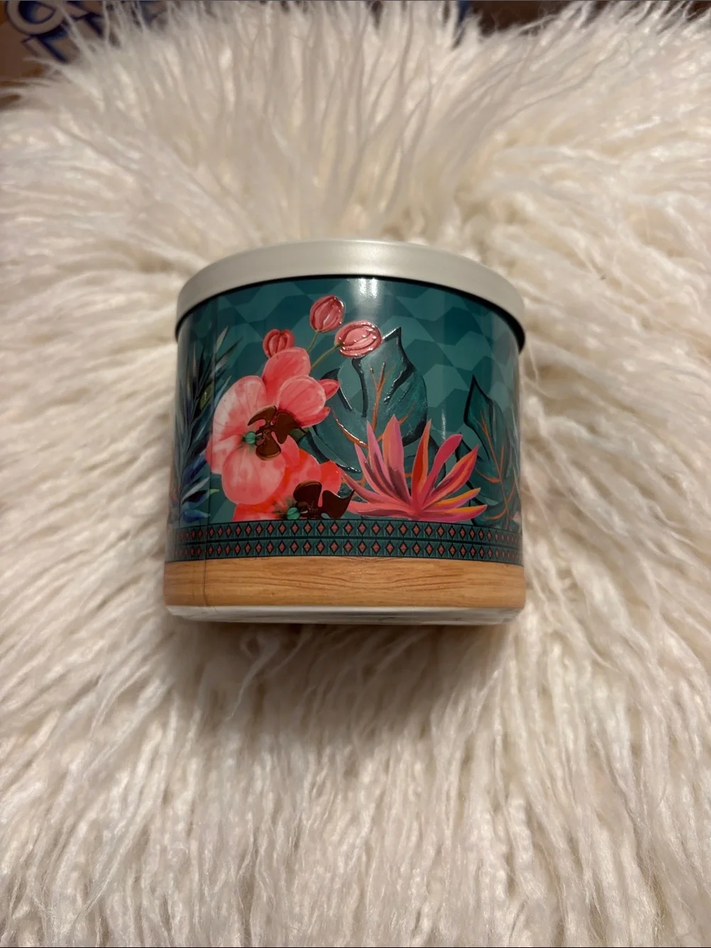 NWT! Bath and Body Works 3 wick candle